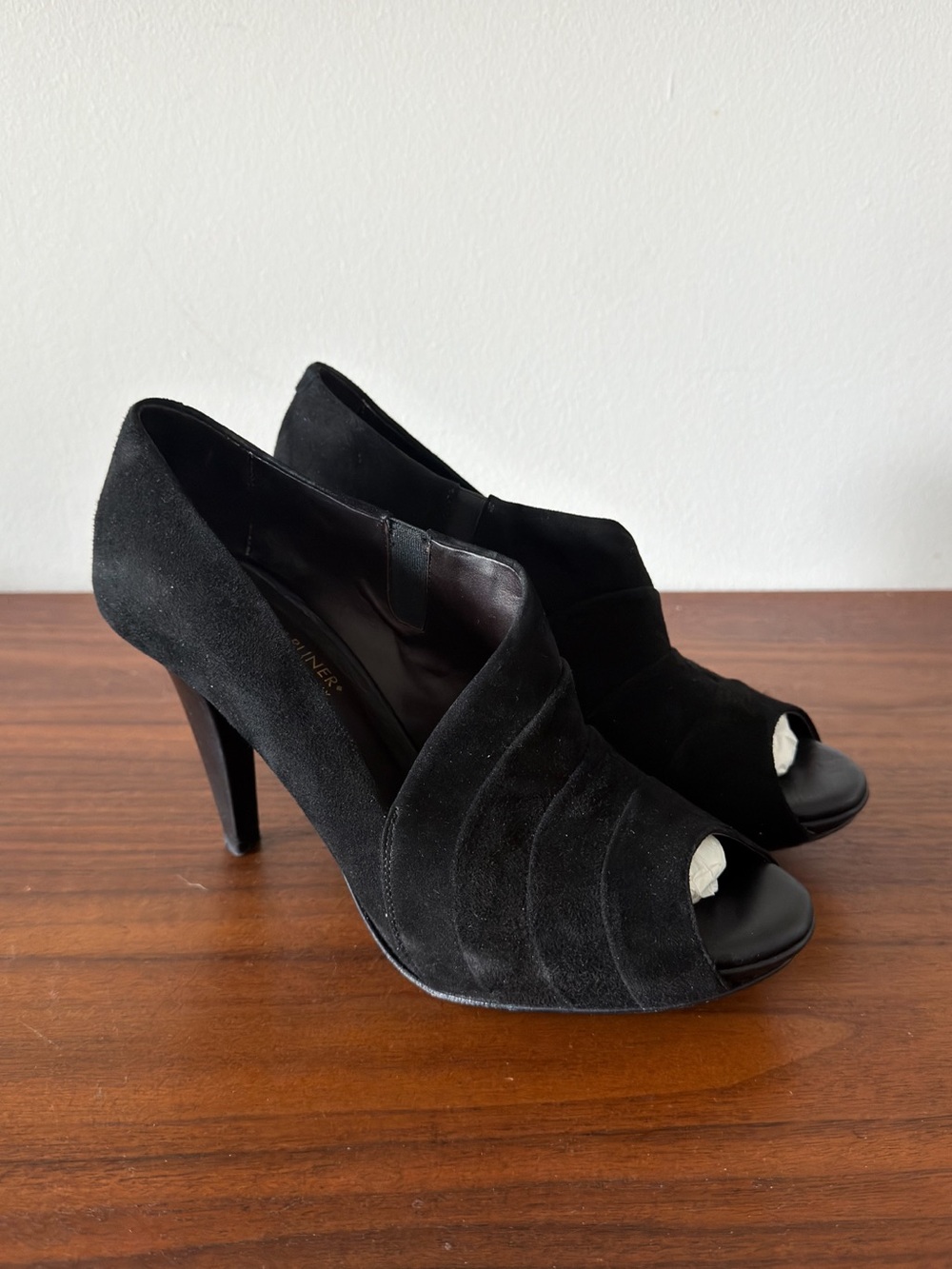 Donald J Pliner Zasha Women’s 8M Black Suede Peep Toe Cutout Booties Heels Italy